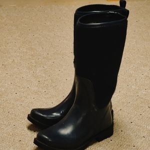 {UGG rain boots fair condition}